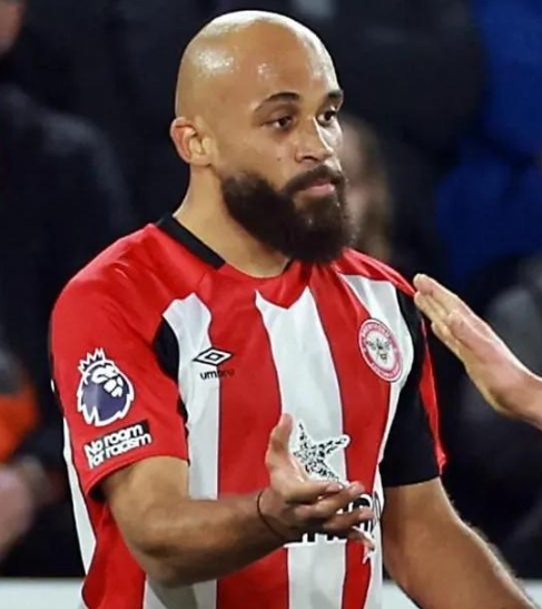 鲁尼评曼联新援：姆伯莫用表现赢得认可